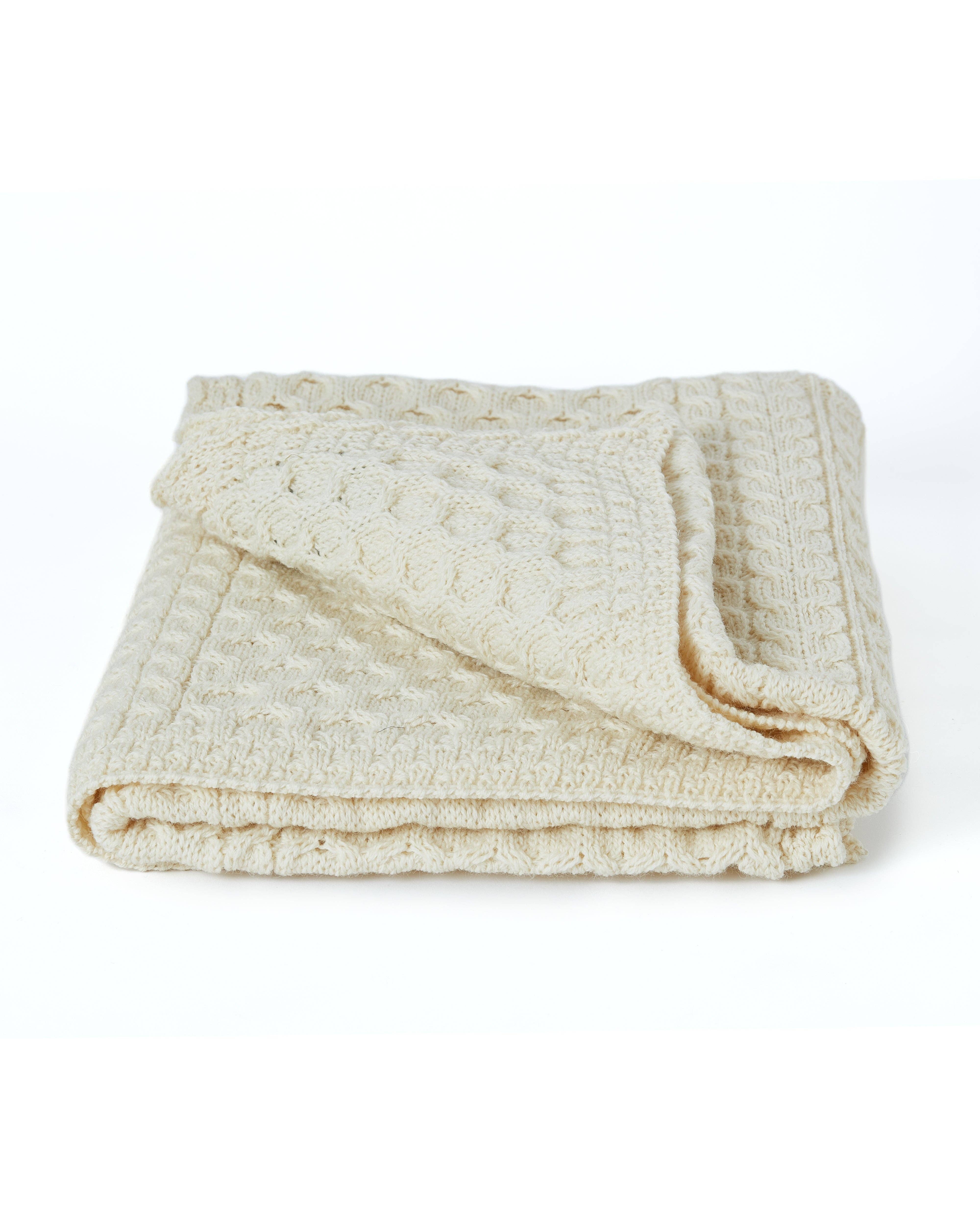Bertra Aran Classic Wool Blanket - Cream - Image 4