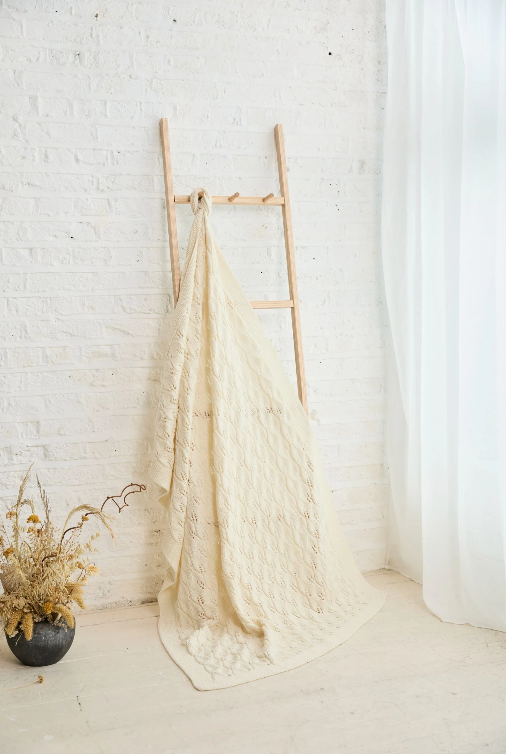 Líle Lace Leaves Supersoft Merino Throw - Cream - Image 3